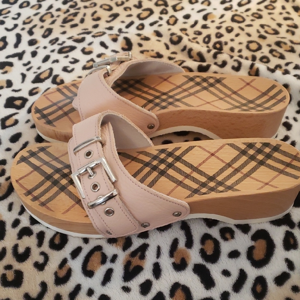 Women's Beige Burberry Slide Sandals